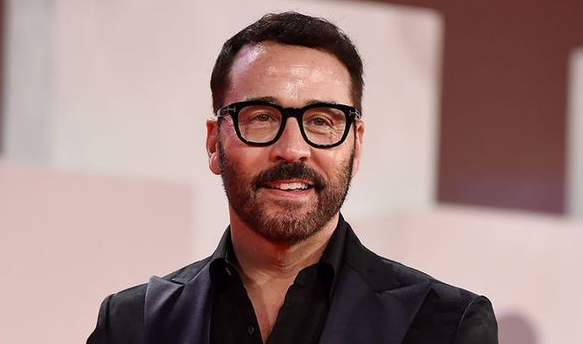 Jeremy Piven’s Support for Organizations Combating Human Trafficking post thumbnail image