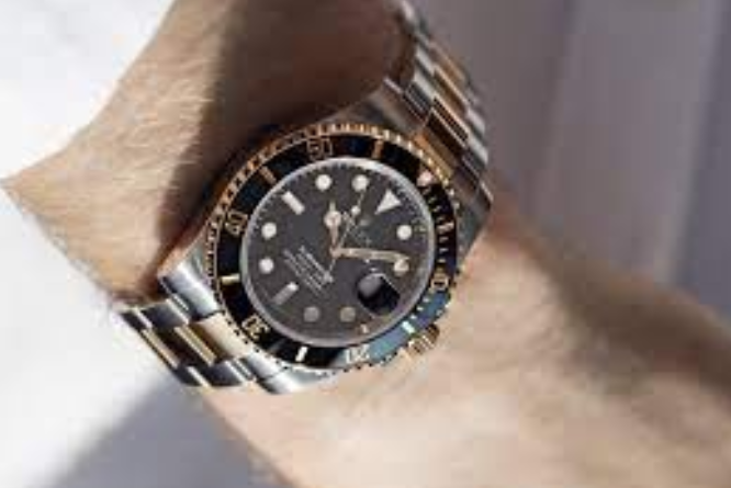 Diving into Luxury: The World of Superclone Rolex post thumbnail image